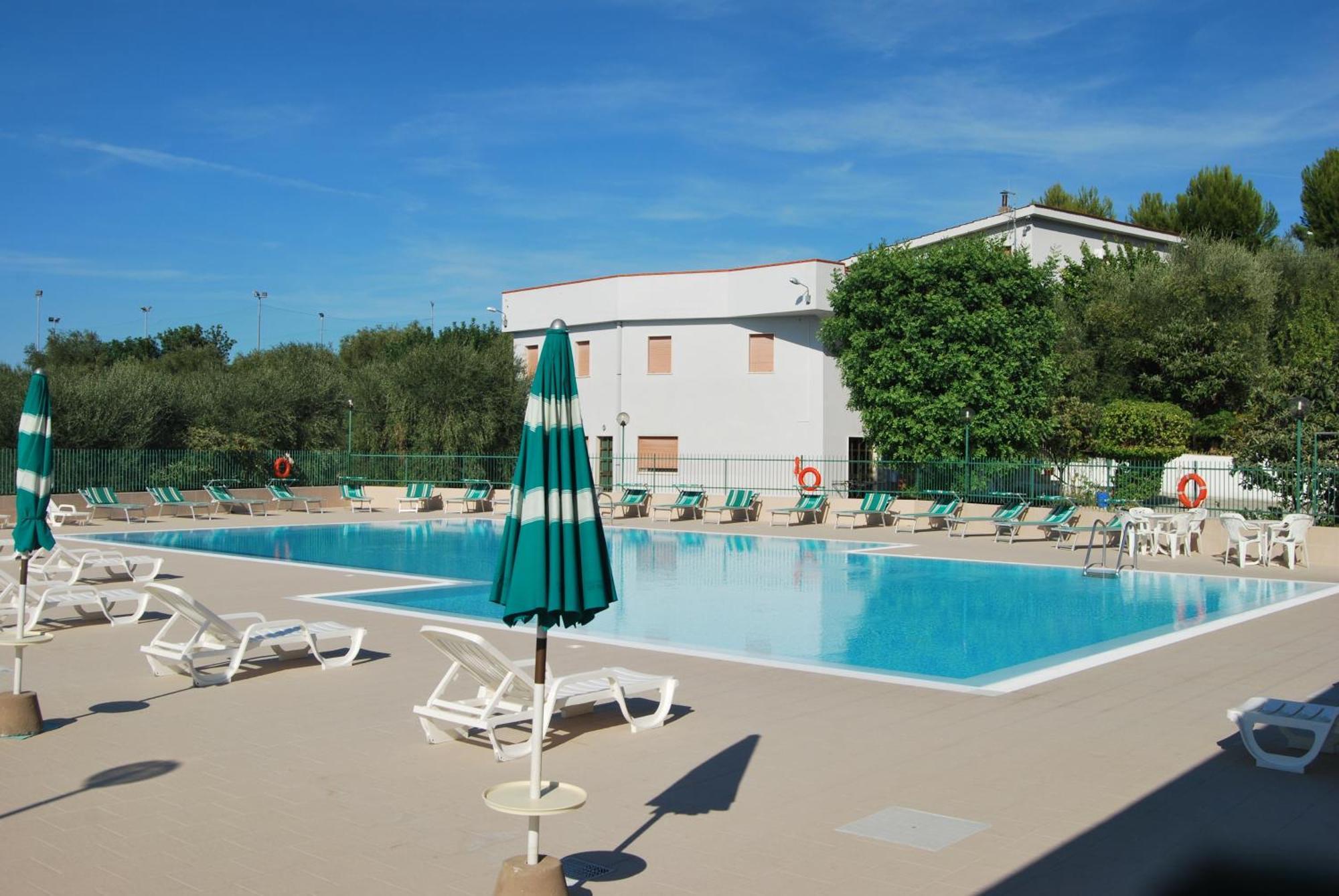 Albergo 2 Pini Роді-Гарганіко Екстер'єр фото