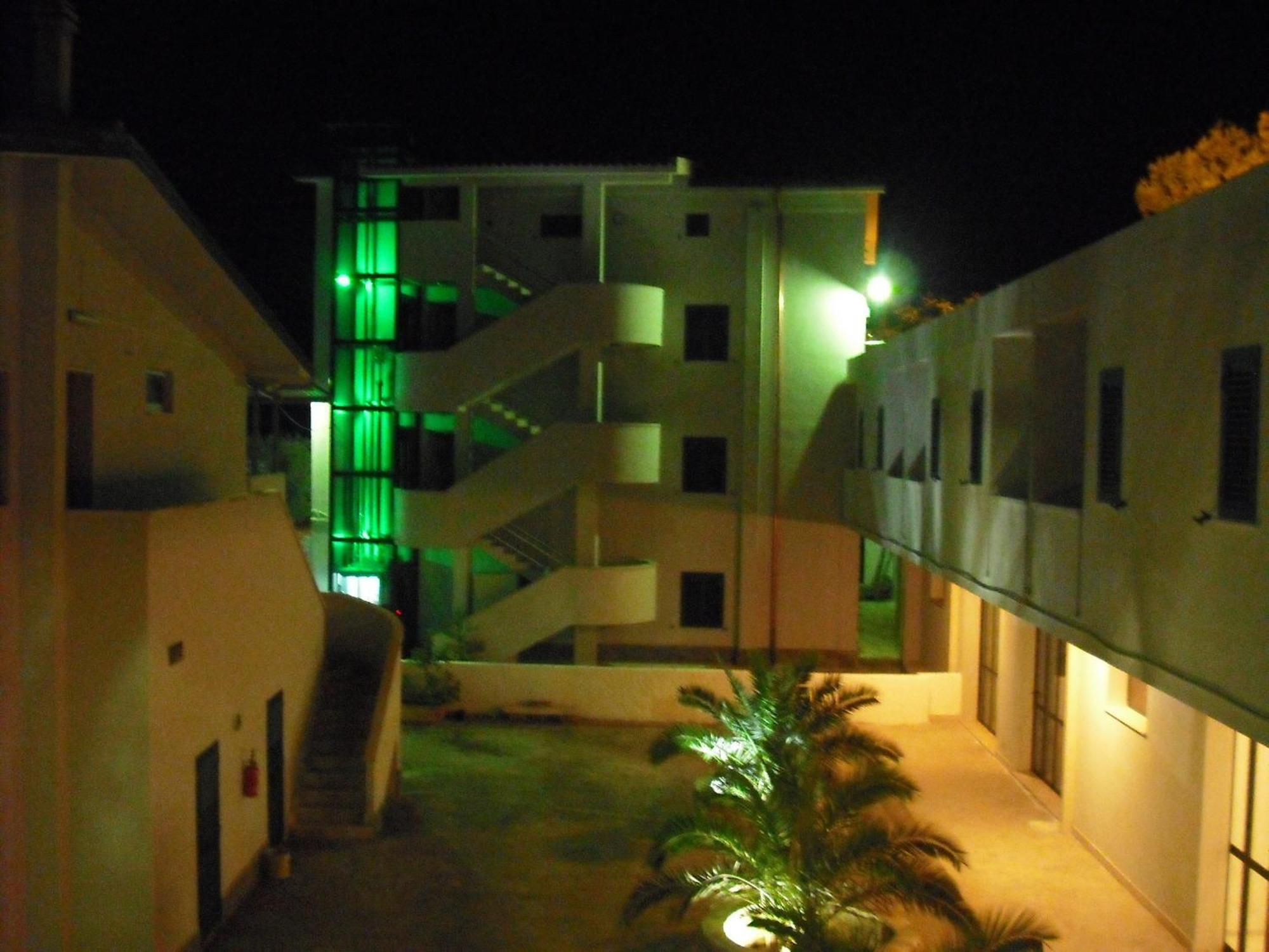 Albergo 2 Pini Роді-Гарганіко Екстер'єр фото